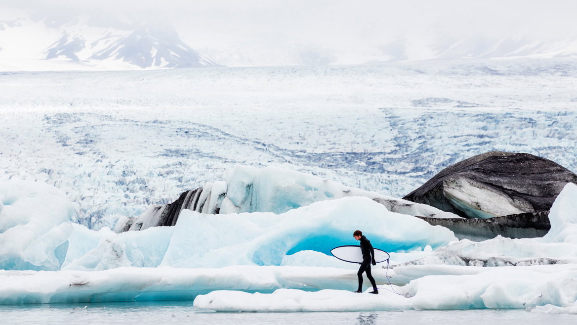 En la ciudad pesquera de Höfn, al sureste de Islandia, el surf es muy practicado