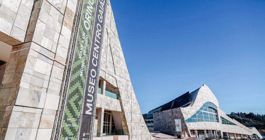 Don’t miss the free guided tours on Saturdays organised by the cultural centre Ciudad de la Cultura