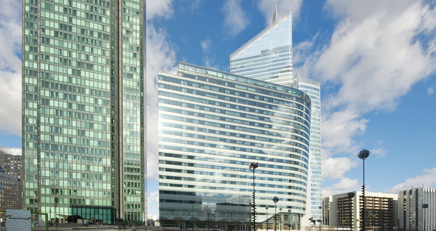 On the banks of the Seine, The Meliá La Défense hotel