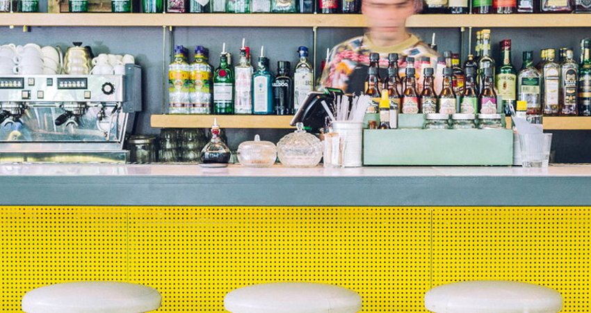 A beloved retro-decorated Koukaki spot, Bel Ray 